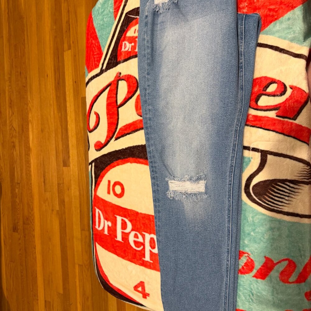 Kancan Ripped Jeans - Picture 2 of 6